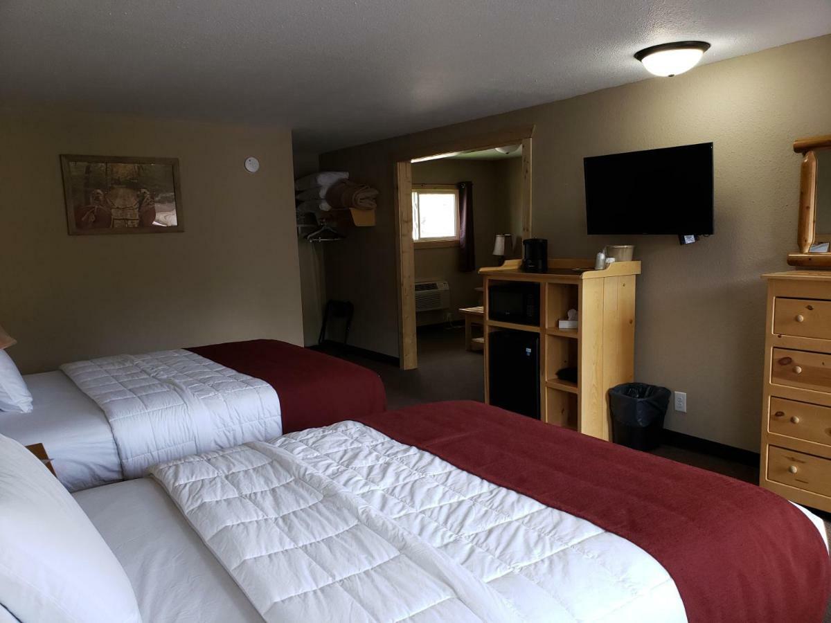 Woodside Dells Hotel & Suites Wisconsin Dells Exterior foto
